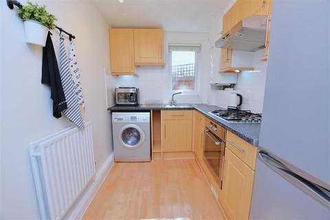 1 bedroom flat for sale, Lyveden Road, London, SW17