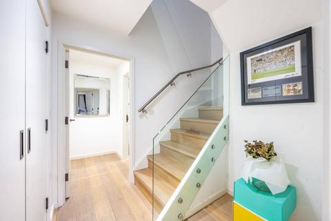 1 bedroom maisonette to rent, Farm Lane, Fulham Broadway, London, SW6