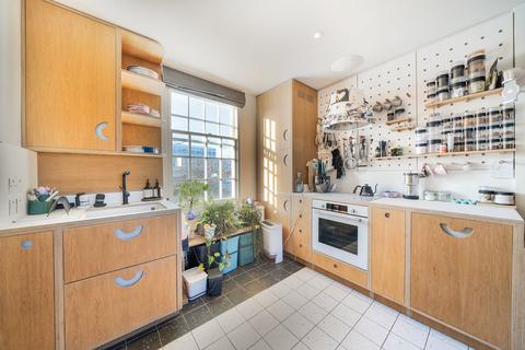 Studio for sale, Clapham Road, Oval SW9