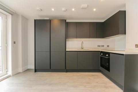 3 bedroom apartment to rent, Holden Road, London N12