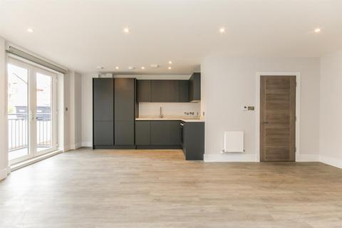 3 bedroom apartment to rent, Holden Road, London N12