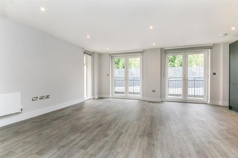3 bedroom apartment to rent, Holden Road, London N12