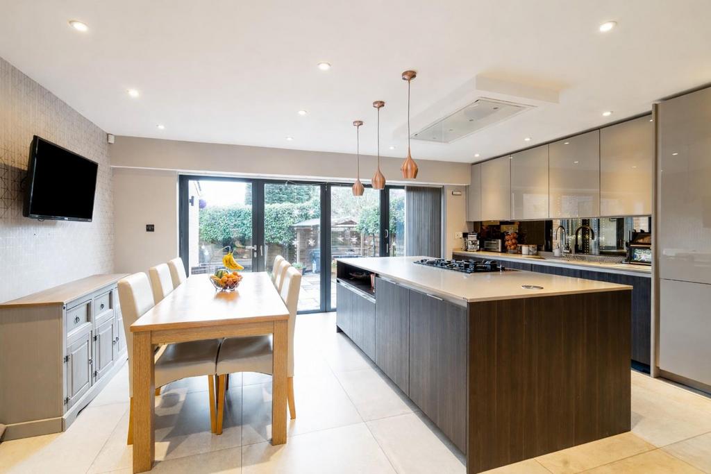 2 Nichols Close 6 2.jpg