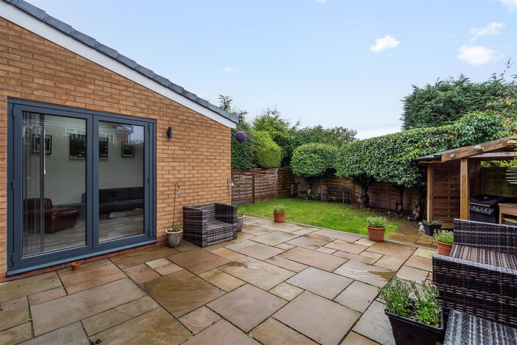 2 Nichols Close 19.jpg