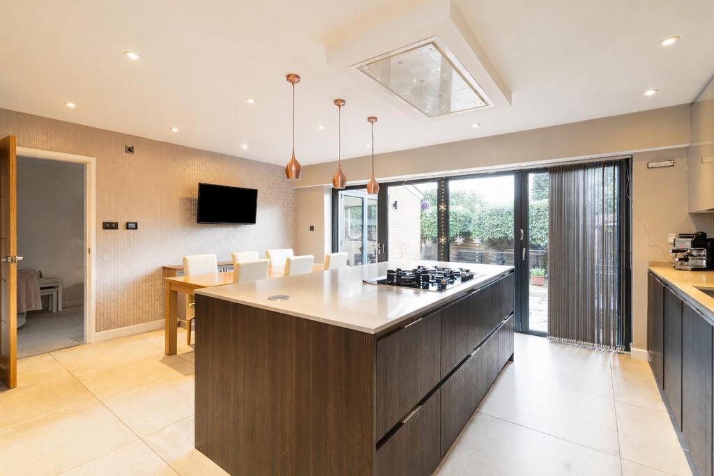 2 Nichols Close 7 2.jpg