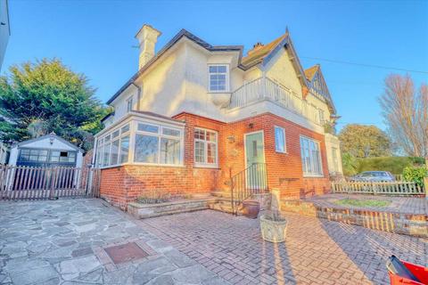 undefined, Walton on the naze CO14