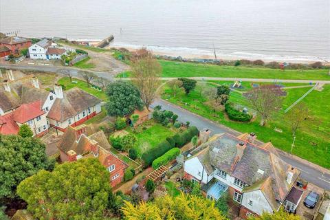 undefined, Walton on the naze CO14