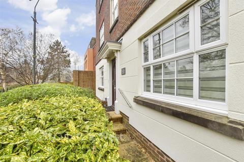 2 bedroom ground floor flat for sale, Worthing Road, Horsham, West Sussex