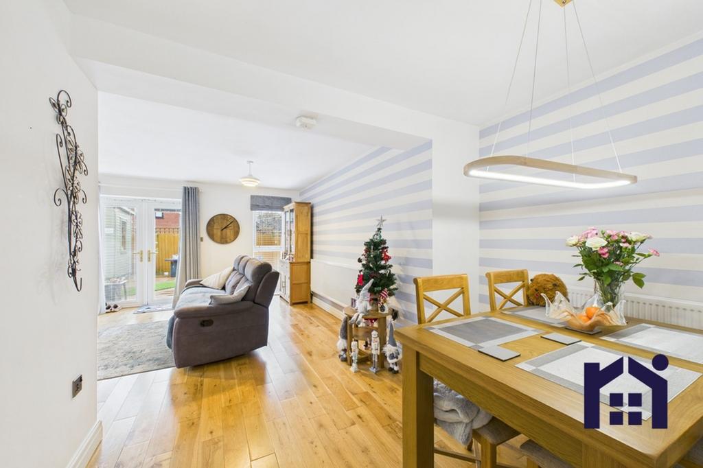 Open plan to lvining room area