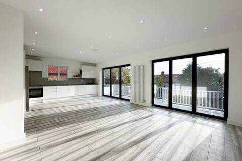 4 bedroom semi-detached house to rent, Eversleigh Road EN5, High Barnet, Barnet, EN5