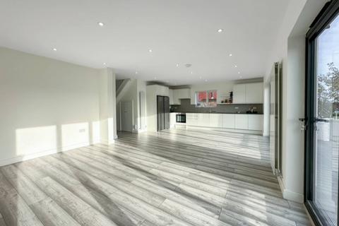 4 bedroom semi-detached house to rent, Eversleigh Road EN5, High Barnet, Barnet, EN5