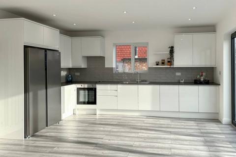 4 bedroom semi-detached house to rent, Eversleigh Road EN5, High Barnet, Barnet, EN5