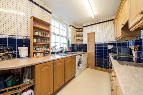 3 bedroom flat to rent, Aspen Gardens, London W6