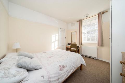 3 bedroom flat to rent, Aspen Gardens, London W6