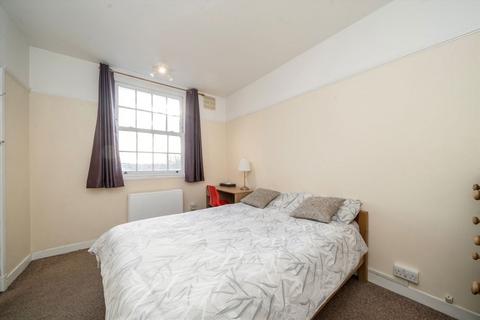 3 bedroom flat to rent, Aspen Gardens, London W6