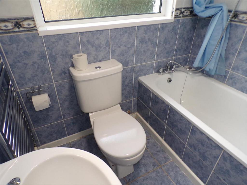 Bathroom1.JPG
