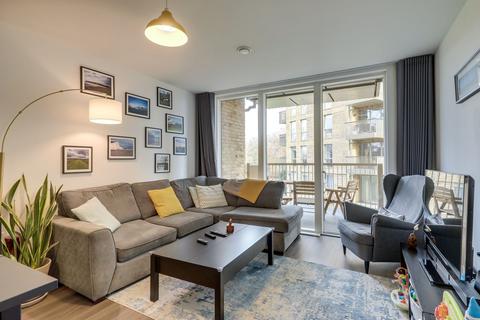 2 bedroom flat to rent, Adenmore Road, Catford, SE6