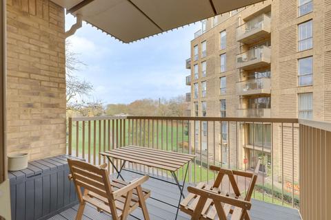2 bedroom flat to rent, Adenmore Road, Catford, SE6