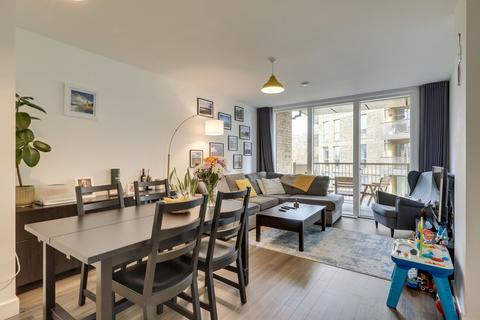 2 bedroom flat to rent, Adenmore Road, Catford, SE6