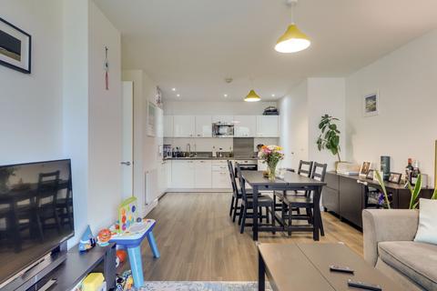 2 bedroom flat to rent, Adenmore Road, Catford, SE6