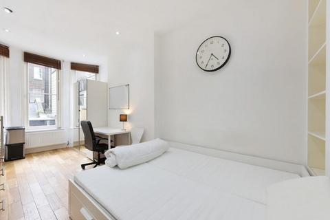 Studio to rent, Kensington High Street, London W8