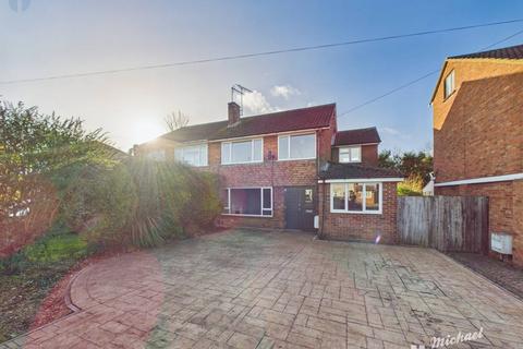 4 bedroom semi-detached house for sale, Northumberland Avenue, Aylesbury, Buckinghamshire