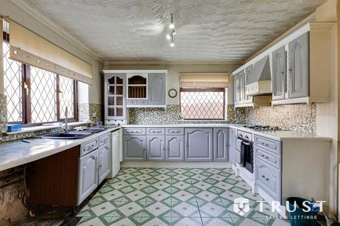 3 bedroom semi-detached house for sale, Smallwood Road, Dewsbury, WF12