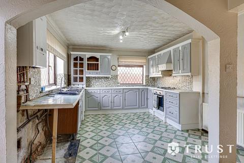 3 bedroom semi-detached house for sale, Smallwood Road, Dewsbury, WF12
