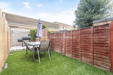 2 bedroom flat to rent, Inglemere Road, Mitcham, CR4