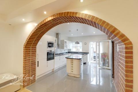 3 bedroom terraced house to rent, Indus Road, London