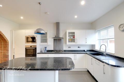 3 bedroom terraced house to rent, Indus Road, London