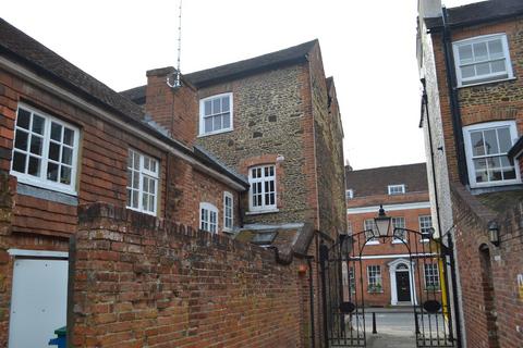 2 bedroom apartment to rent, West Street, Surrey GU9