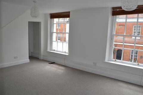 2 bedroom apartment to rent, West Street, Surrey GU9