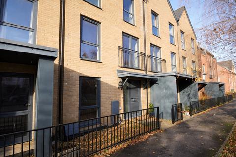5 bedroom terraced house for sale, Churchill Road, Uxbridge, UB10