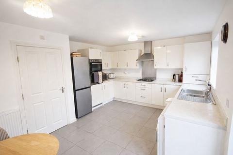5 bedroom terraced house for sale, Churchill Road, Uxbridge, UB10