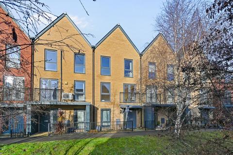 5 bedroom terraced house for sale, Churchill Road, Uxbridge, UB10