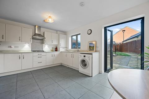5 bedroom terraced house for sale, Churchill Road, Uxbridge, UB10