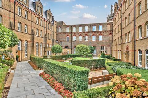 3 bedroom flat for sale, Holborn Close, Mill Hill