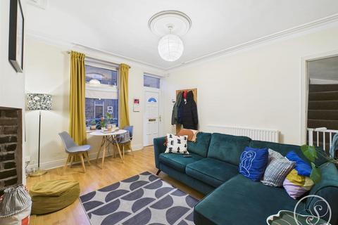 2 bedroom terraced house to rent, Armstrong Street, Farsley LS28