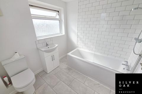 3 bedroom semi-detached house to rent, Ridgewood Park, Llanelli, Carmarthenshire