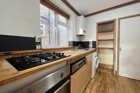 2 bedroom apartment to rent, Lansdowne Road, London, SW20