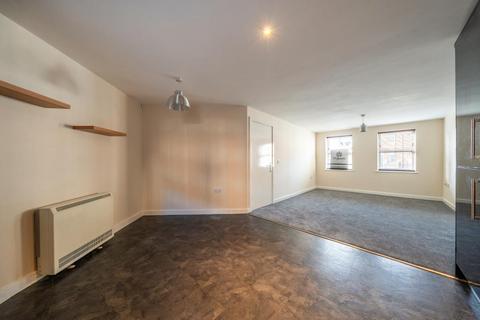 3 bedroom flat for sale, Nymet Court,  Fairford Leys,  HP19