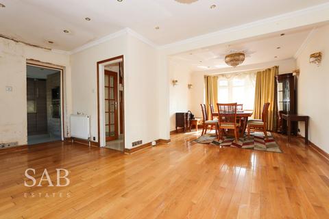 4 bedroom end of terrace house for sale, Devon Close, Perivale, UB6