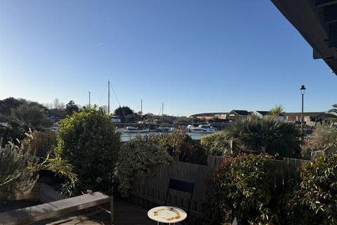 3 bedroom end of terrace house to rent, Mariners Quay, Littlehampton BN17
