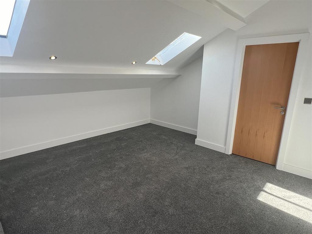 BEDROOM.jpeg