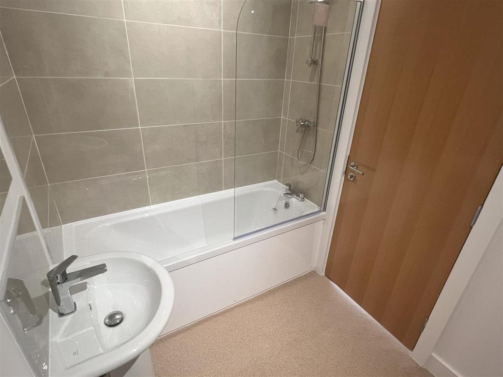 BATHROOM 4.jpeg