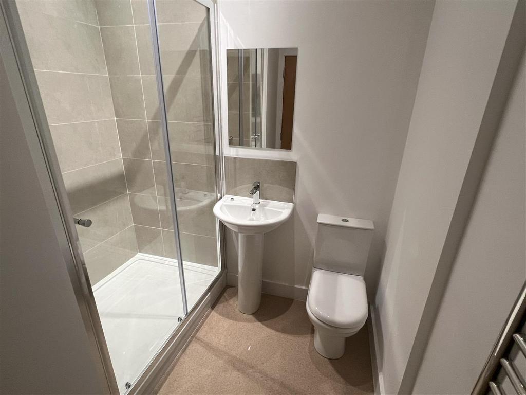 SHOWER ROOM 1.jpeg