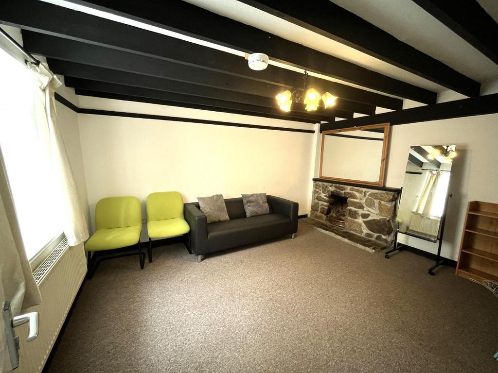 Living Room.JPG