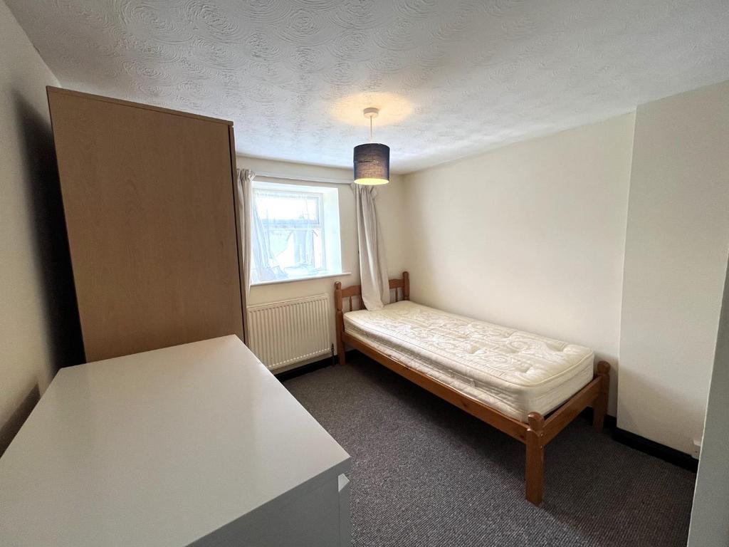 Bedroom 1.JPG