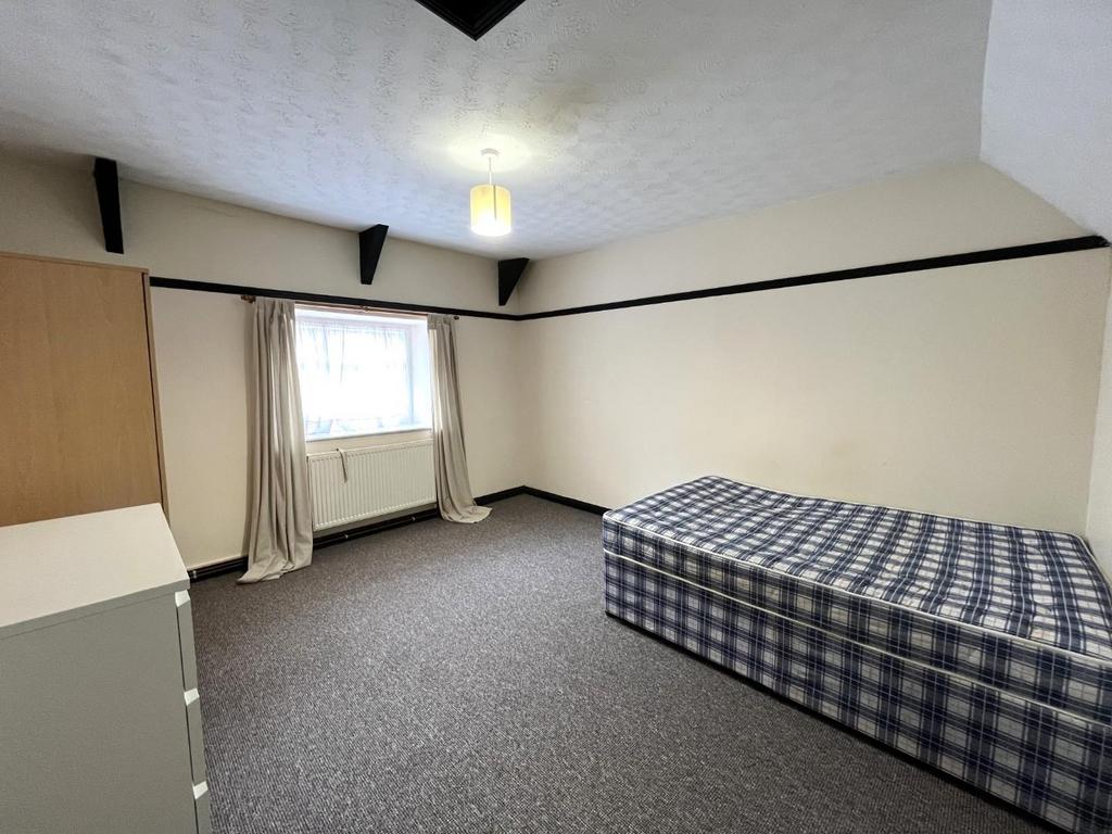 Bedroom 2.JPG